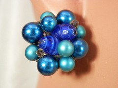 Beautiful Vintage 1950’s Japan Blue Cluster Bead Earrings 1959je
