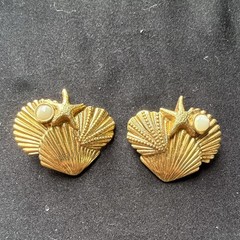 Vintage 1928 Cushion Clip-On Gold Tone Seashell / Beach Themed Earrings