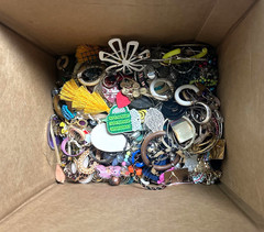 15.8 Pounds Pierced Vintage To Fashion Mixed Metals Earrings Jewelry Lot #69
