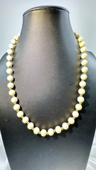 Vintage Crown TRIFARI Cream Color Beads W/ Trifarium Gold Tone Spacers Necklace