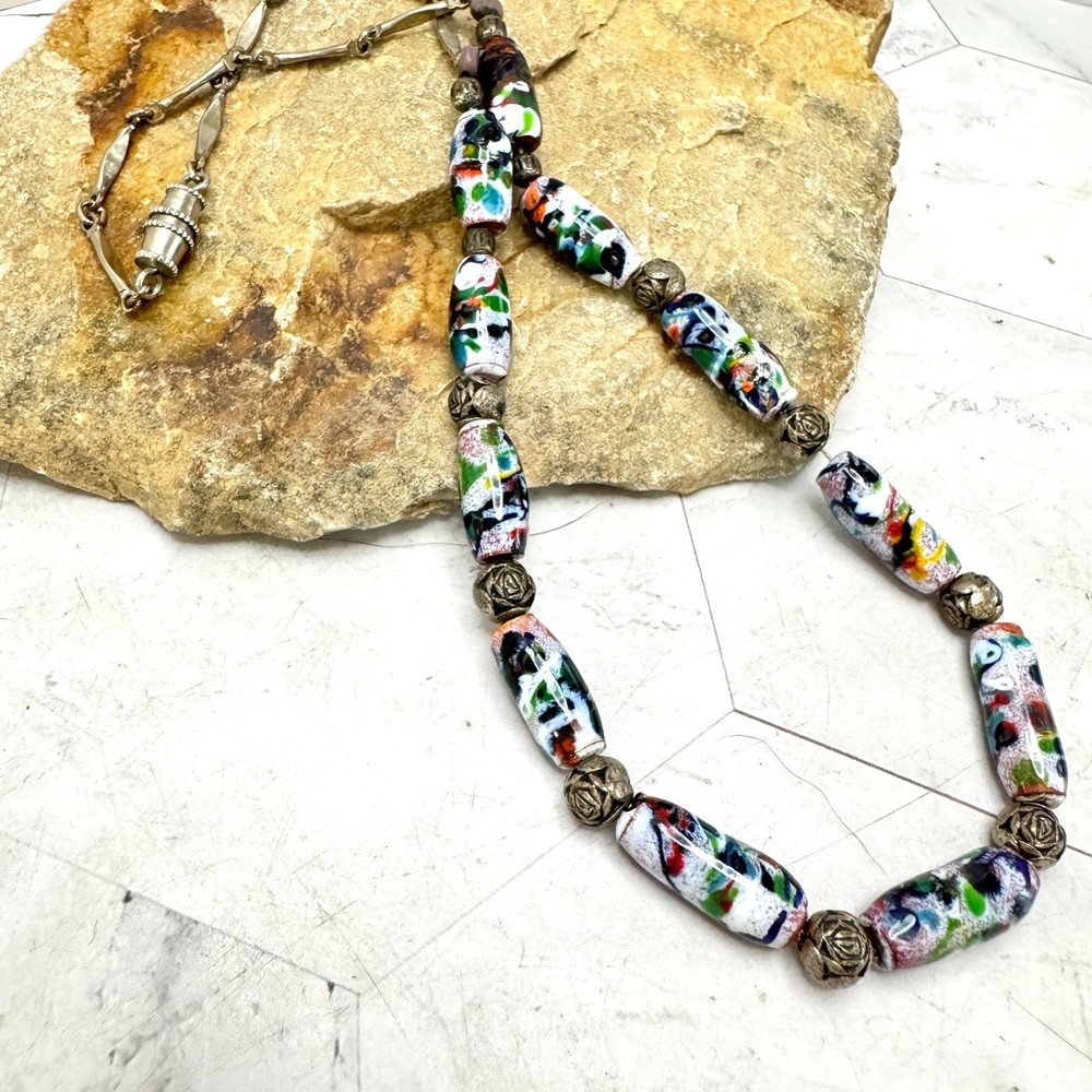 Vintage Art Glass Bead Necklace 17″ Silver Tone Colorful Beaded Barrel Clasp