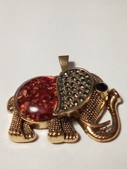 BEAUTIFUL LUCKY GOLDEN ELEPHANT LOGO PENDANT GREAT FOR ANY VINTAGE COLLECTION!