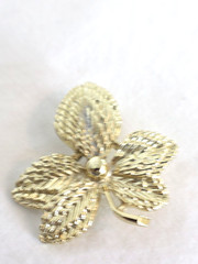 Vintage Goldtone Brooch/Pin Leaf Shaped Lapel/Scarf Pin Secure Clasp