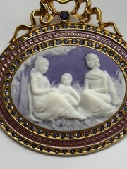 Joan Rivers Gold Tone purple Cameo Rhinestones Brooch Pin