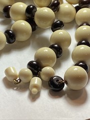 VULCANITE FRENCH LUCITE BEADS STRUNG CHAIN SCREW CLASP NECKLACE MARION GODART?
