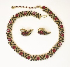 VTG Trifari Red Faceted Crystal & Jet Black Rhinestone Necklace & Earrings