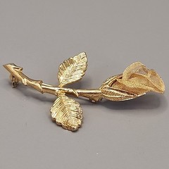 Vintage AAi Rose Brooch Gold Tone Mesh Bud 2 1/8″