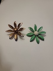 1950-1970 Vintage Metal Enamel Brooches Daisy Flower Design
