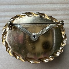 VTG Brooch Pin 2 Inch Hand Carved Art Glass Green Flowers Oval Gold Japan MCM