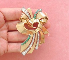 VINTAGE RETRO 2.59ctw MINE DIAMOND .82ctw EMERALD 18K BIG BOW RIBBON BROOCH 1940