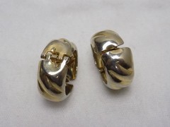 EARRINGS – VINTAGE GOLD TONE CLIP-ON EARRINGS