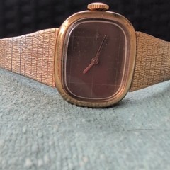 vintage gold-tone rectangular analog women’s wristwatch brown dial bracelet