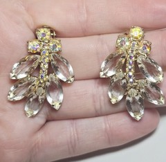 GORGEOUS VINTAGE JULIANA CLEAR AB RHINESTONE CLIP EARRINGS IN GOLD TONE