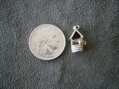 Wishing Well with Pail on Wall Vtg Sterling Silver Bracelet Charm Pendant 1.9g