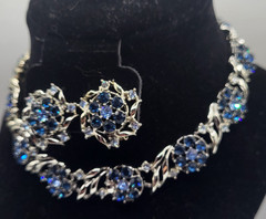Antique Silvertone Blue Rhinestone Flowers Necklace 15.5in Clip on Earrings 1in