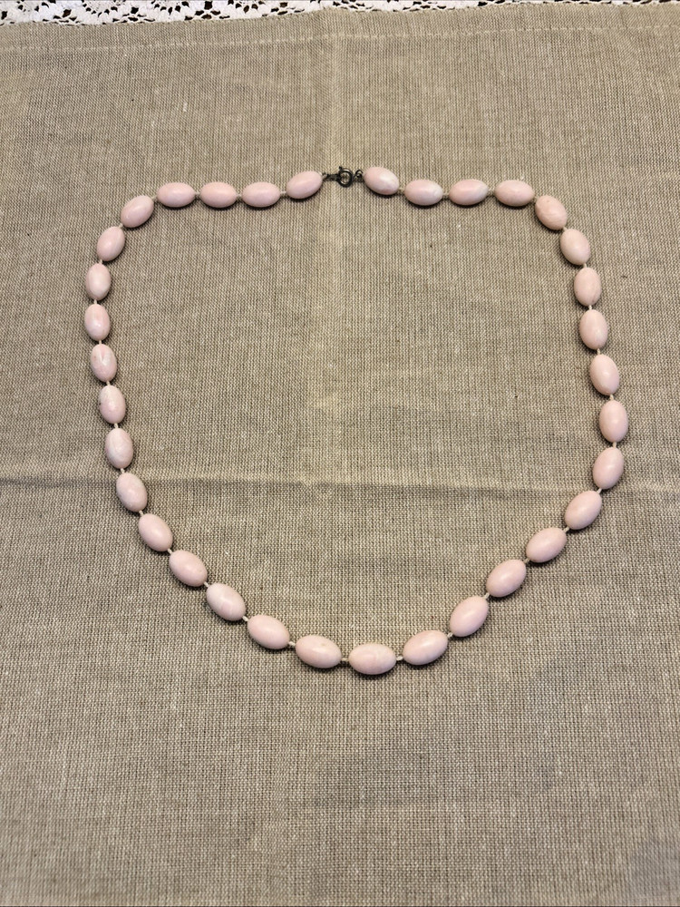Vintage 1970s-1980s Light Pink Plastic Oval Barrel Bead Necklace