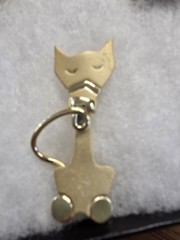 Vtg AJC gold tone Sitting cat Pin