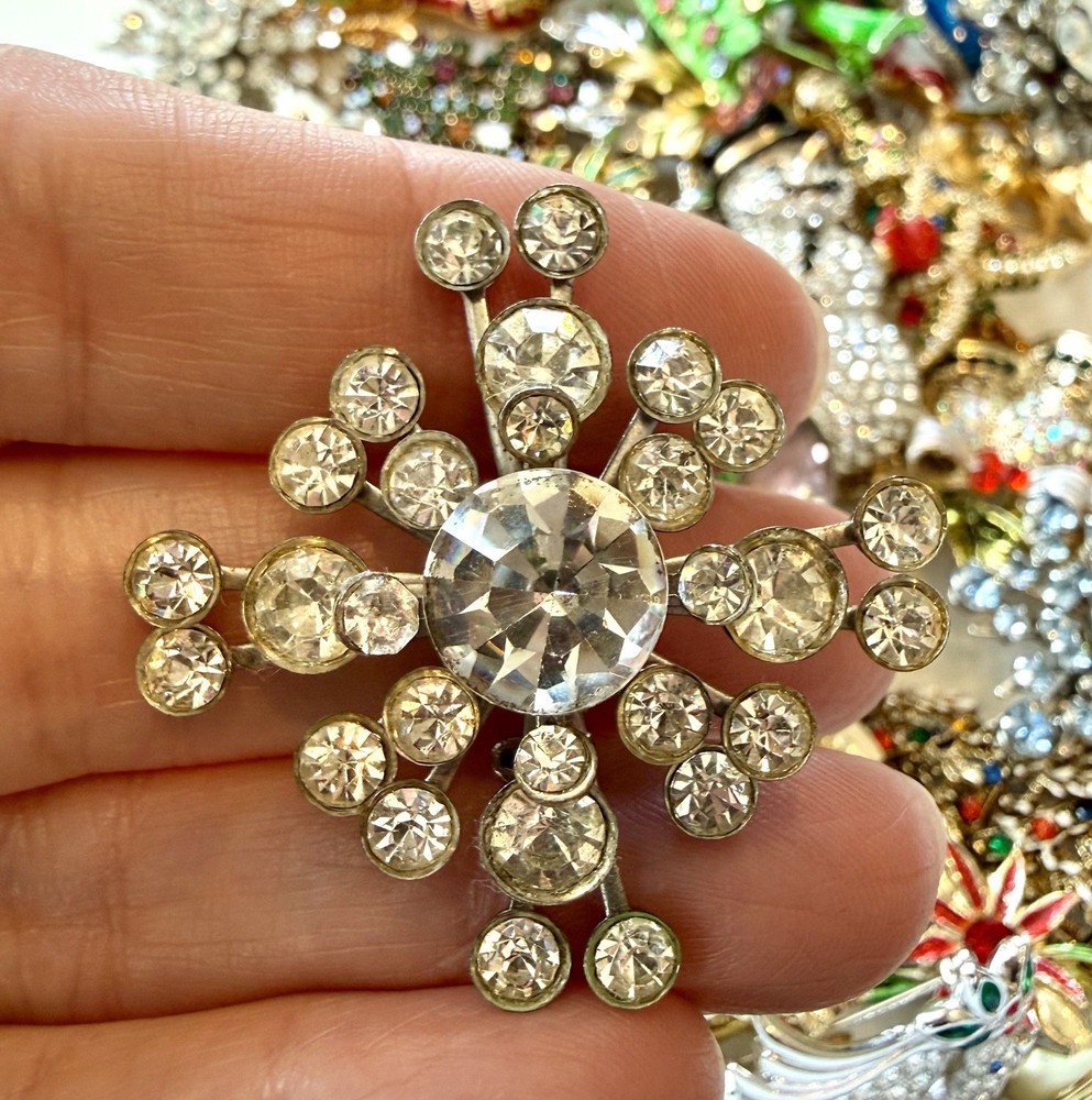 Vintage Clear Rhinestone Snowflake Brooch Silver Tone Winter Pin 1.5”