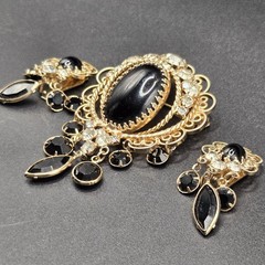 Gold Tone Black Oval Glass Brooch Pin & Matching Clip-On Earrings Jewelry Set