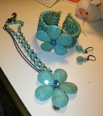 Vintage Turquoise Flower Tropical Beaded Jewelry Set Necklace Bracelet Earrings