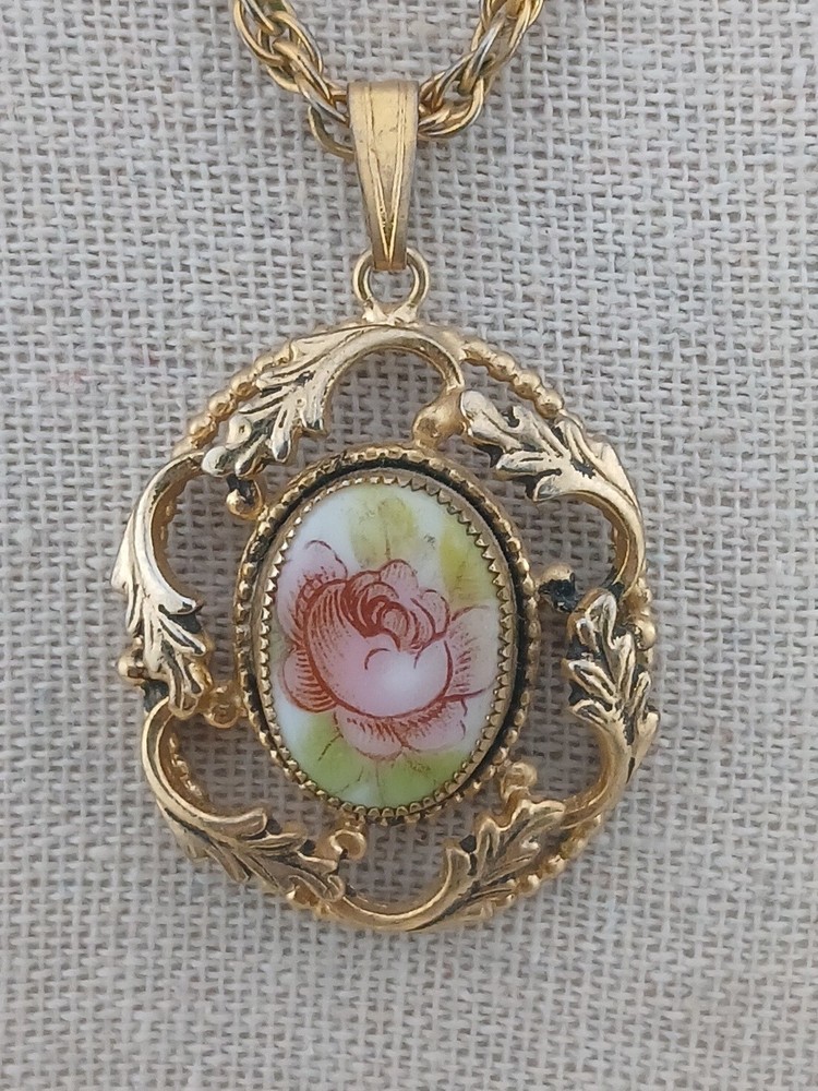 1970s Whiting & Davis gold tone Victorian inspired pink rose pendant necklace