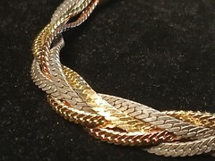 Stunning Verybeautiful 7.5” GOLD TONE BRAIDED BRACELET Herringbone