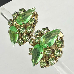 Vintage Light Green Rhinestone Gold Tone Clip On Starburst Earrings 1 1/8″