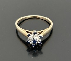 10k – 14k Gold Diamond & Sapphire Cluster Flower Ring Vintage 1980’s 2.1 grams