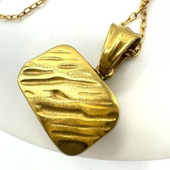 Gold tone genuine purple amethyst cabochon pendant 17.75″ chain necklace