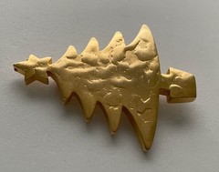 VINTAGE VERO CHRISTMAS TREE PIN BROOCH GOLD TEXTURED SIGNED MCM HTF 70s 31