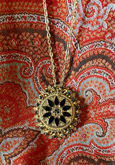 Vintage 1960’s Black Glass and Rhinestone Gold Tone Brooch/Necklace – Florenza