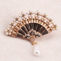 Vintage Classical Dripping Oil Cut-out Pearl Fan Brooch Jewelry Gift Accessories