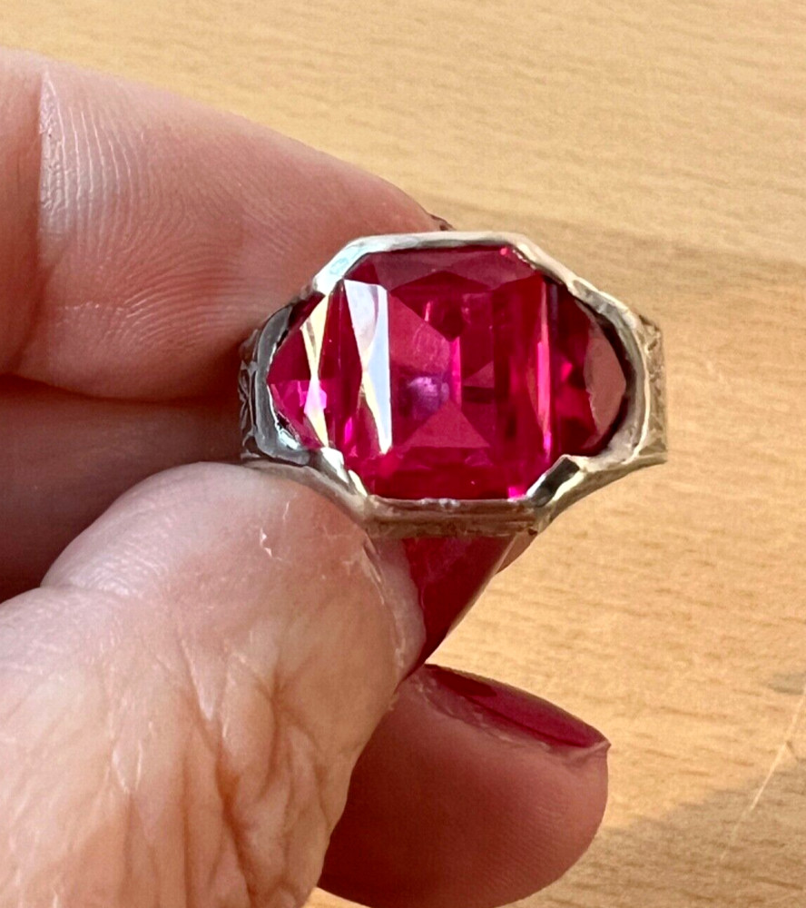 VINTAGE 10K WHITE GOLD LARGE RED SYNTHETIC RUBY MEN’S WOMEN’S UNISEX RING