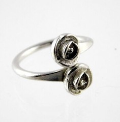 Sarah Coventry Silver Plated Metal Double Rose Bypass Ring Size 8 Weighs 4g