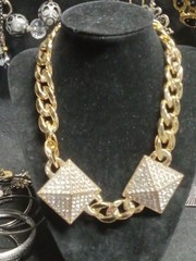 Vintage To Modern Cosrume Jewlery Lot Gold And Silver Tone Necklaces And More!