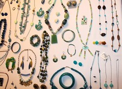 Costume Jewelry Mixed lots – ALL WEARABLE – 1/2 Pound Branded/Unbranded