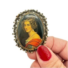 Vintage Cameo Style Noblewoman Portrait Brooch or Pendant – Ornately Framed