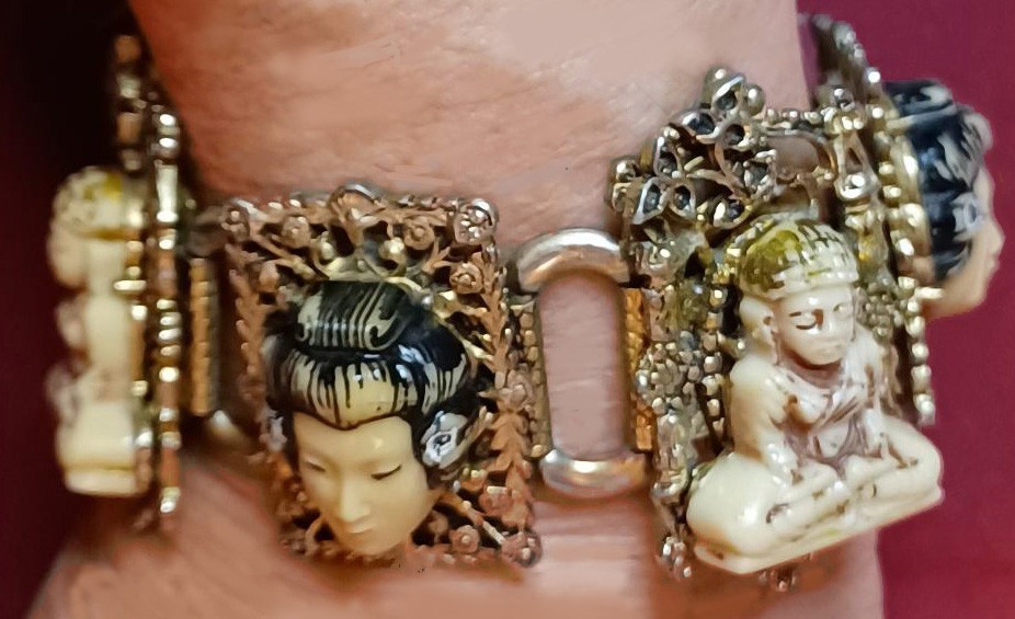 Bracelet Vintage Selro Selini Gold Tone Thai Goddess & Buddhas 1940’s