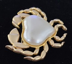 Vtg Lot Gold Tone Nautical Charm Bracelet Sea Turtle & Faux Pearl Crab Brooch