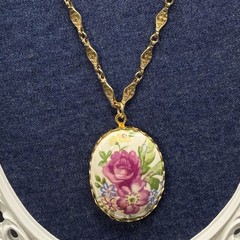 Vintage Oval Rose Pendant Necklace on Vintage Monet Fancy Link Chain
