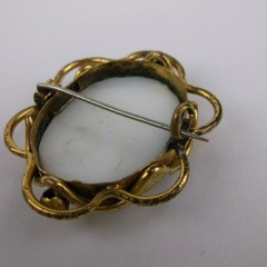 Antique Vintage Cameo Brooch Victorian Art Nouveau Milk Glass Gold Tone