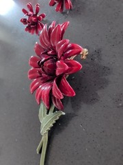 VINTAGE 1960s LARGE RED ENAMELED MULTI-LAYER FLOWER BROOCH & EARRINGS T14