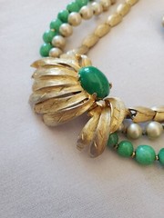 Vtg Gold Jade Glass Faux Pearl Green Mogul 3 Strand Necklace Earrings Set