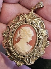 Vintage Retro Ornate CAMEO PENDANT Carved Lady Acrylic/Resin Gold Tone ESTATE