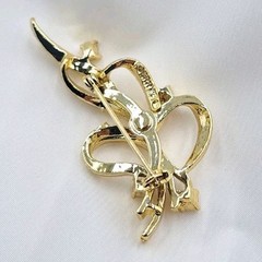 VTG GERRY’S Signed Gold Plated Ribbon Leaf Brooch Pin Openwork Clear CZ Crystals
