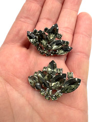 Vintage 1950s 60s Smoky Gray Black Diamond Rhinestone Brooch Clip Earrings Set