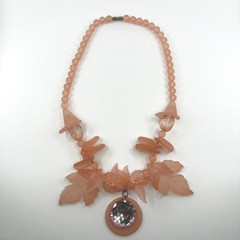 VTG Frosted Pink Lucite Cluster Flowers Leaf Statement Beaded Necklace 17”