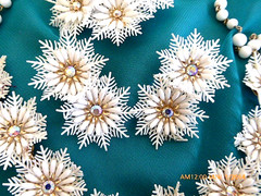 RARE CORO SNOW FLOWERS SOFT PLASTIC RHINESTONE NECKLACE EARRINGS BROOCH SET