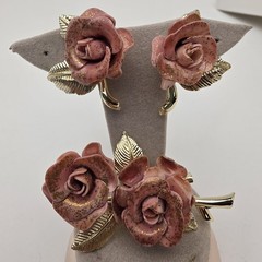 Vntg Gold Dusted Mauve Pink Delicate Rose Clip Earrings And Brooch Gold Tone M10