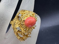 VINTAGE GOLD TONE FAUX CORAL CRYSTAL TEXTURED COCKTAIL FREE FORM RING SIZE 7.5